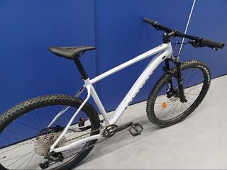 Bicicleta MTB Cross Country Race 700 Gris Cuadro Aluminio