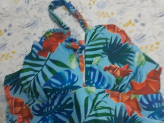 Costume da bagno tropicale nuovo