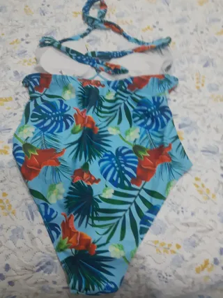 Costume da bagno tropicale nuovo