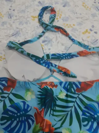 Costume da bagno tropicale nuovo
