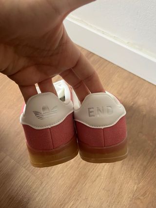 Adidas Gazelle x End Rosas i blancas