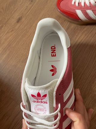 Adidas Gazelle x End Rosas i blancas