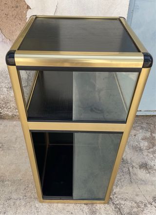 Vitrina expositor cristal y metal dorado