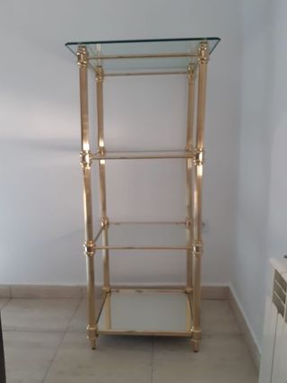 Estantería cristal y metal dorado