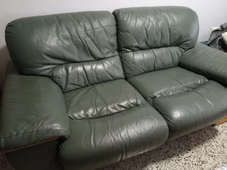 Sofá 2 plazas polipiel verde.