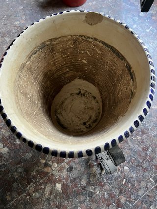 Macetero de cerámica con soporte