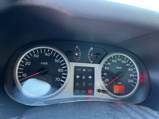 clio 130.000kms 1.4 98cv 2950€