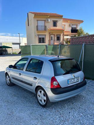 clio 130.000kms 1.4 98cv 2950€