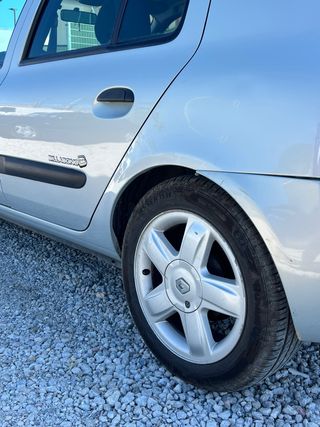 clio 130.000kms 1.4 98cv 2950€