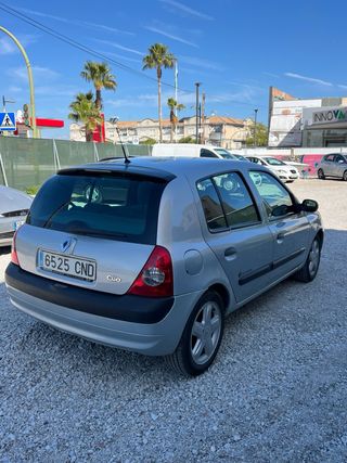 clio 130.000kms 1.4 98cv 2950€