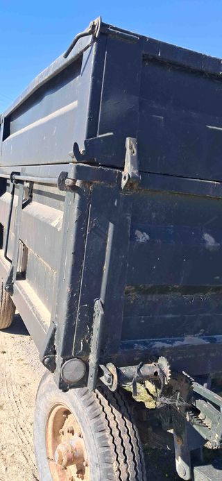 Remolque basculante 2 ejes 6.000 Kilos.