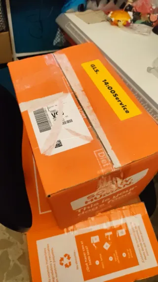 Scatola di cartone arancione