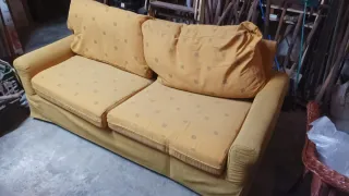 Sofá amarillo tela