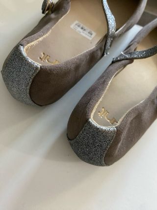 Manoletinas beige con tira plata talla 39