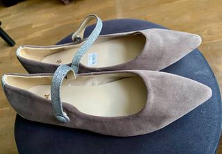 Manoletinas beige con tira plata talla 39