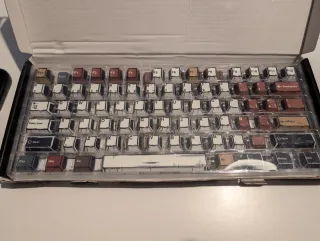 Set di tasti Comic Cherry PBT (143 tasti)