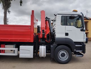 MAN TGM 26 480-CAMIONES GRUAS