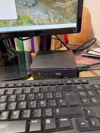 Mini PC Intel Atom 1.44GHz 4Gb + TV y periféricos.