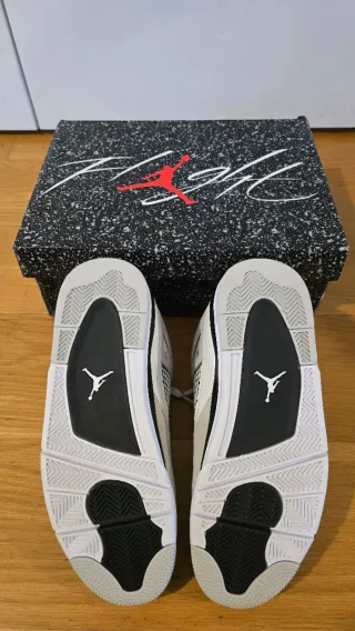 Jordan 4 Retro Military Black Talla 44.5