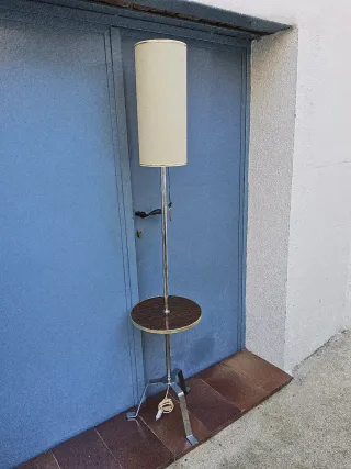 Lámpara de pie para salón comedor.