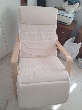 Mecedora de tela y madera beige