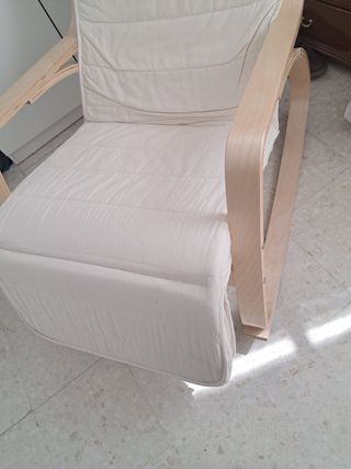 Mecedora de tela y madera beige