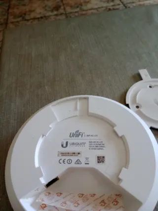 AP Ubiquiti AC Lite + PoE + Soporte