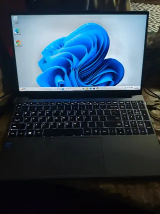 Portátil 15.6 Intel CORE i3, 16 GB RAM, SSD 128 GB