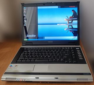 Portátil Toshiba Satellite M70-165