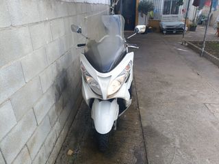 Suzuki Burgman 400 Maxi Scooter