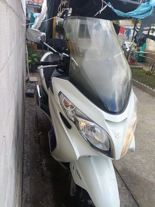 Suzuki Burgman 400 Maxi Scooter