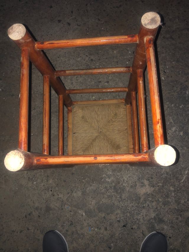 Taburete antiguo de madera y tela