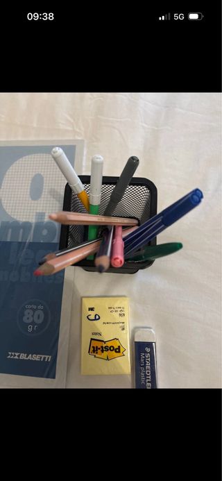 Lotto materiale scolastico/ufficio: fogli, quadern