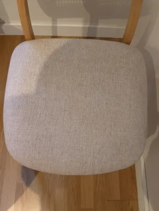 Mesa redonda y 4 sillas madera