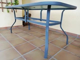 Mesa de terraza cristal y metal gris