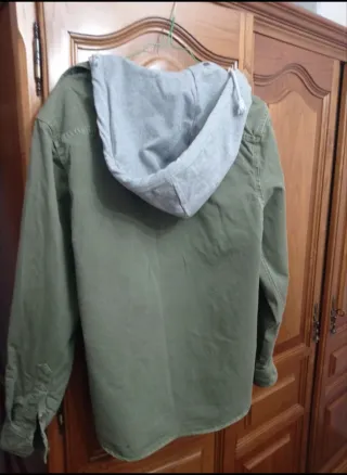 Camisa con capucha Zara verde M