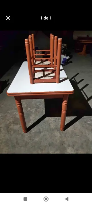 Mesa de cocina con 2 sillas