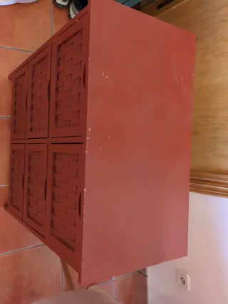 Cajonera granate de mimbre y madera