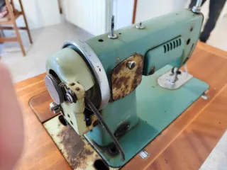 Vecchia macchina da cucire ALFA Royale