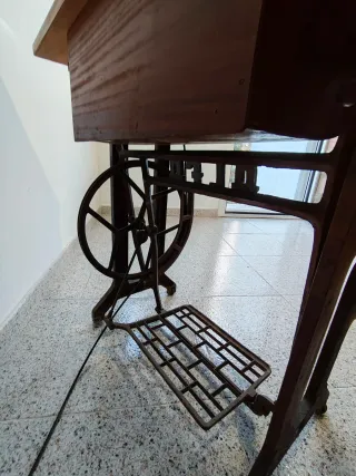 Vecchia macchina da cucire ALFA Royale