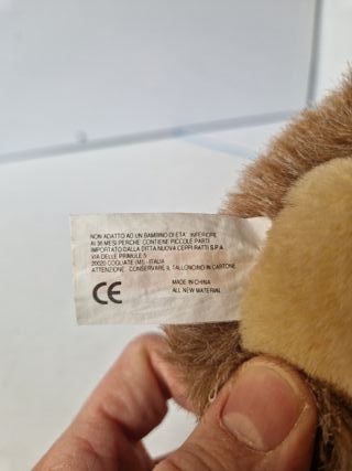 Peluche riccio con carote