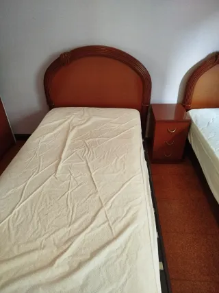 Dormitorio completo:2 camas,mesita, armario.GRATIS