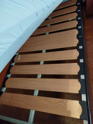 Dormitorio completo:2 camas,mesita, armario.GRATIS