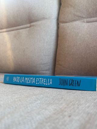 Bajo la misma estrella de John Green
