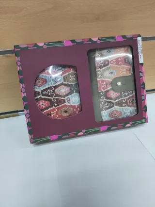 Conjunto Cartera y Tarjetero Estampado