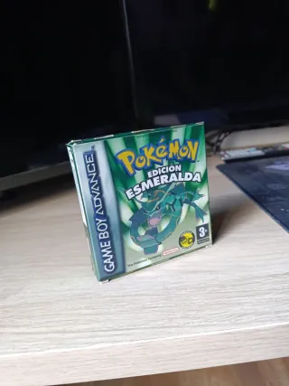 Caja Pokémon Esmeralda Game Boy Advance