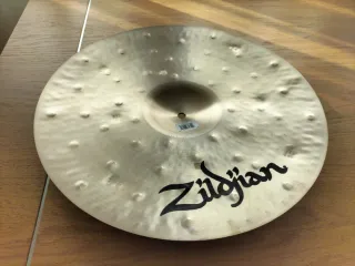 ** Zildjian Crash 18" K Custom Special Dry** Nuevo