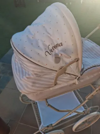 Carro de muñecas clásico