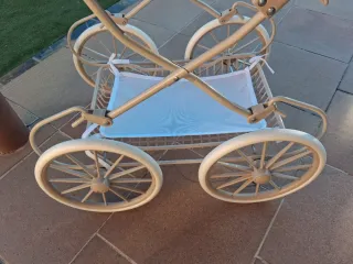 Carro de muñecas clásico