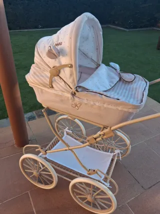 Carro de muñecas clásico